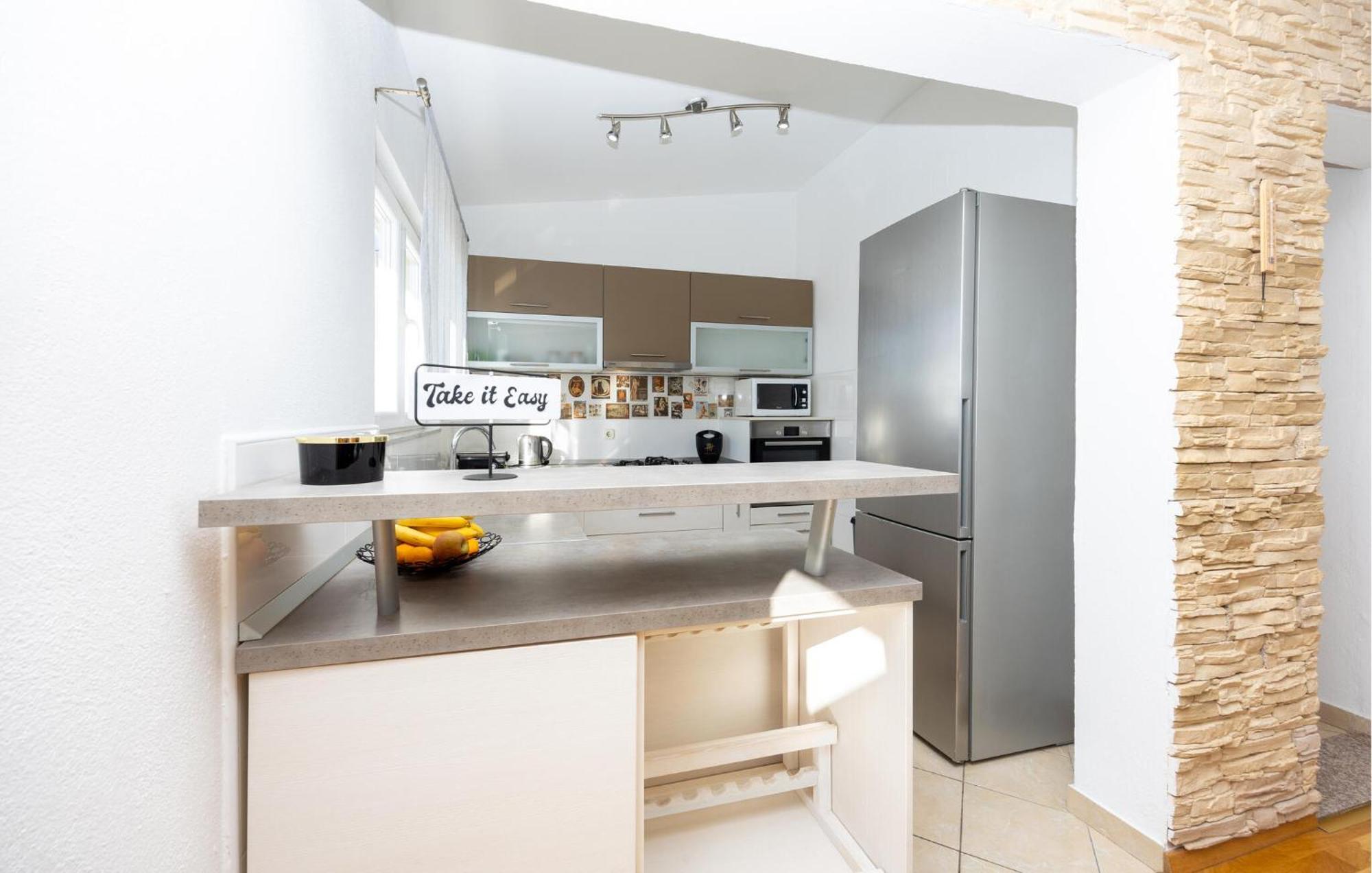 Stunning Apartment In Makarska Exterior foto