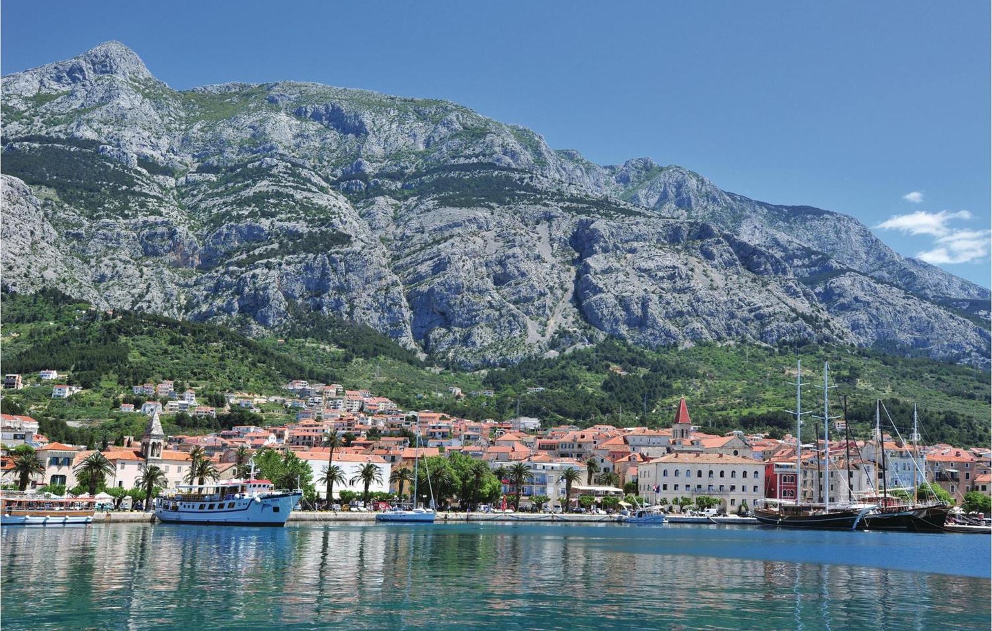 Stunning Apartment In Makarska Exterior foto