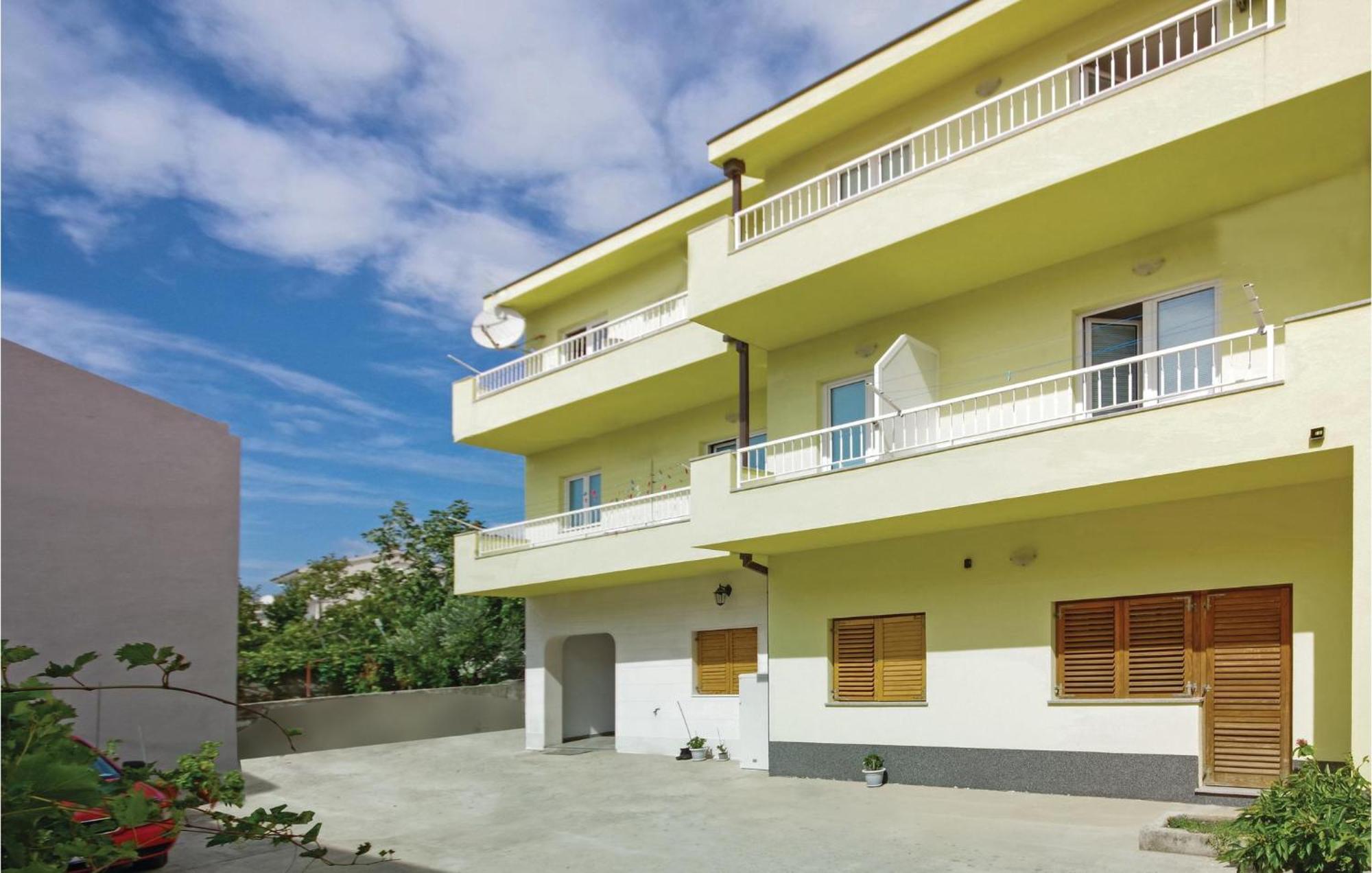 Stunning Apartment In Makarska Exterior foto